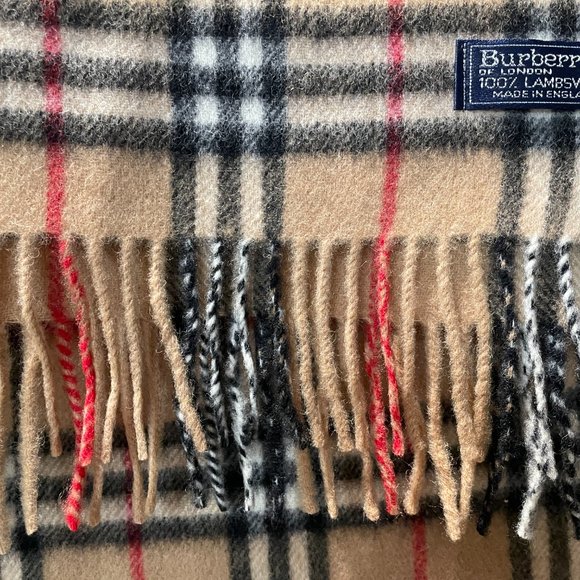 Burberry Scarf Never Worn in original plastic sleeve - 76 x 12 (incl fringe). - Picture 4 of 6
